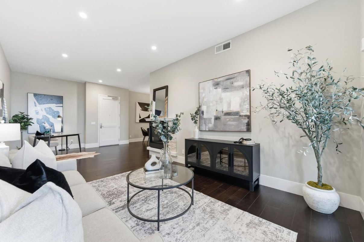 Interior, Living room, Recessed Lighting, Wood Texture Flooring