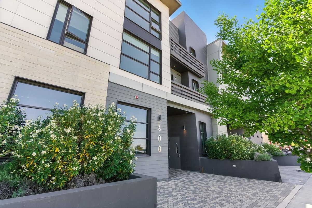 Exterior, Facade, None