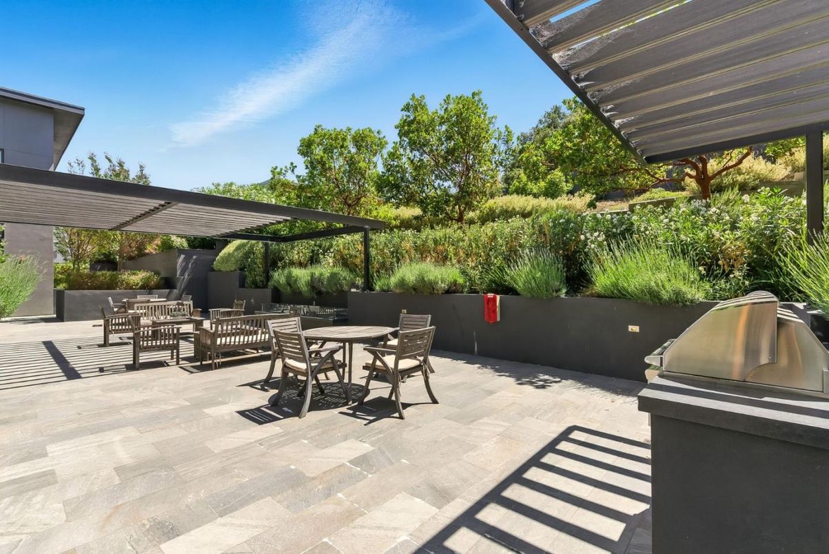 Exterior, Outdoor Kitchen