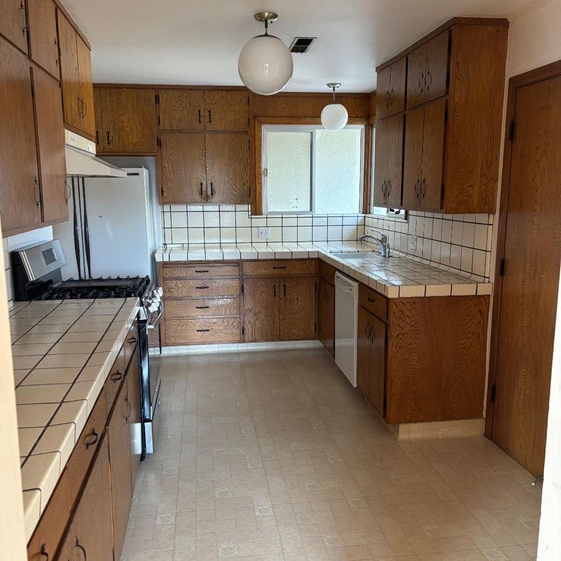 Interior, Kitchen, Tile Countertops