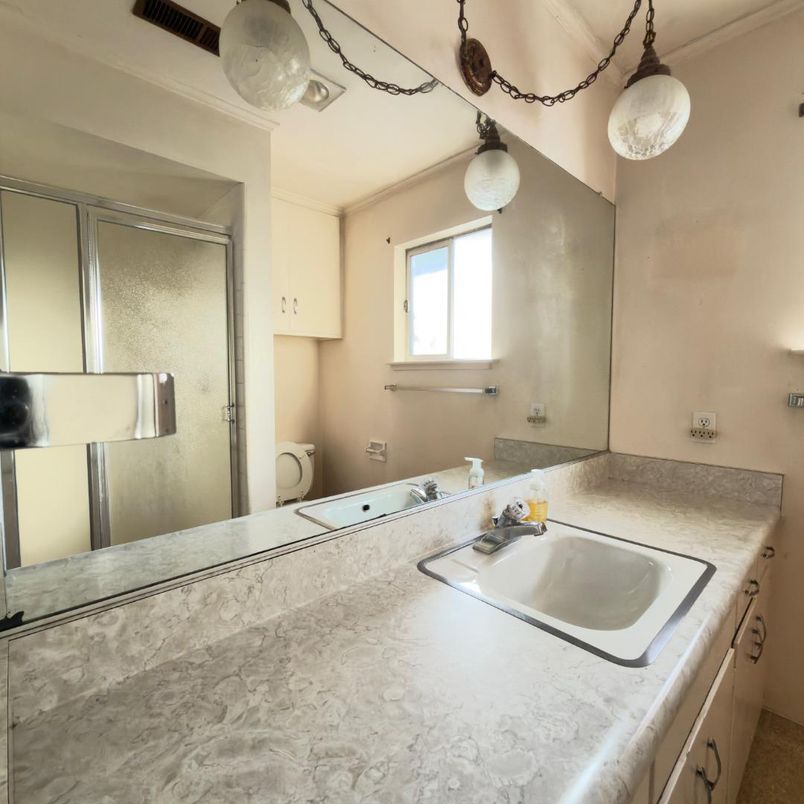 Bathroom, Dual Sink Vanities, Interior, Pendant Lights