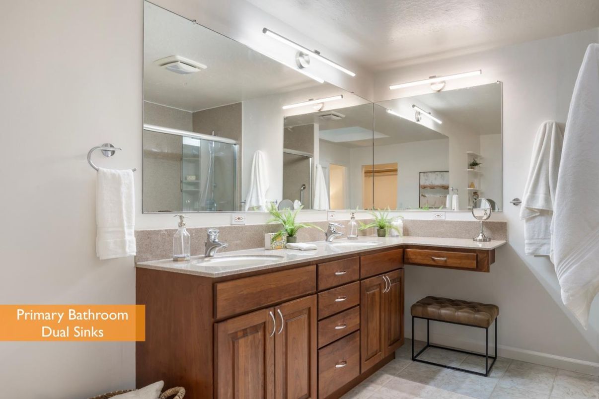 Bathroom, Dual Sink Vanities, Interior