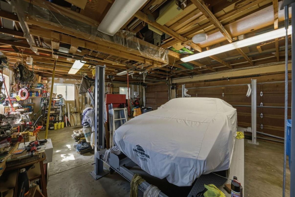 Garage, Interior