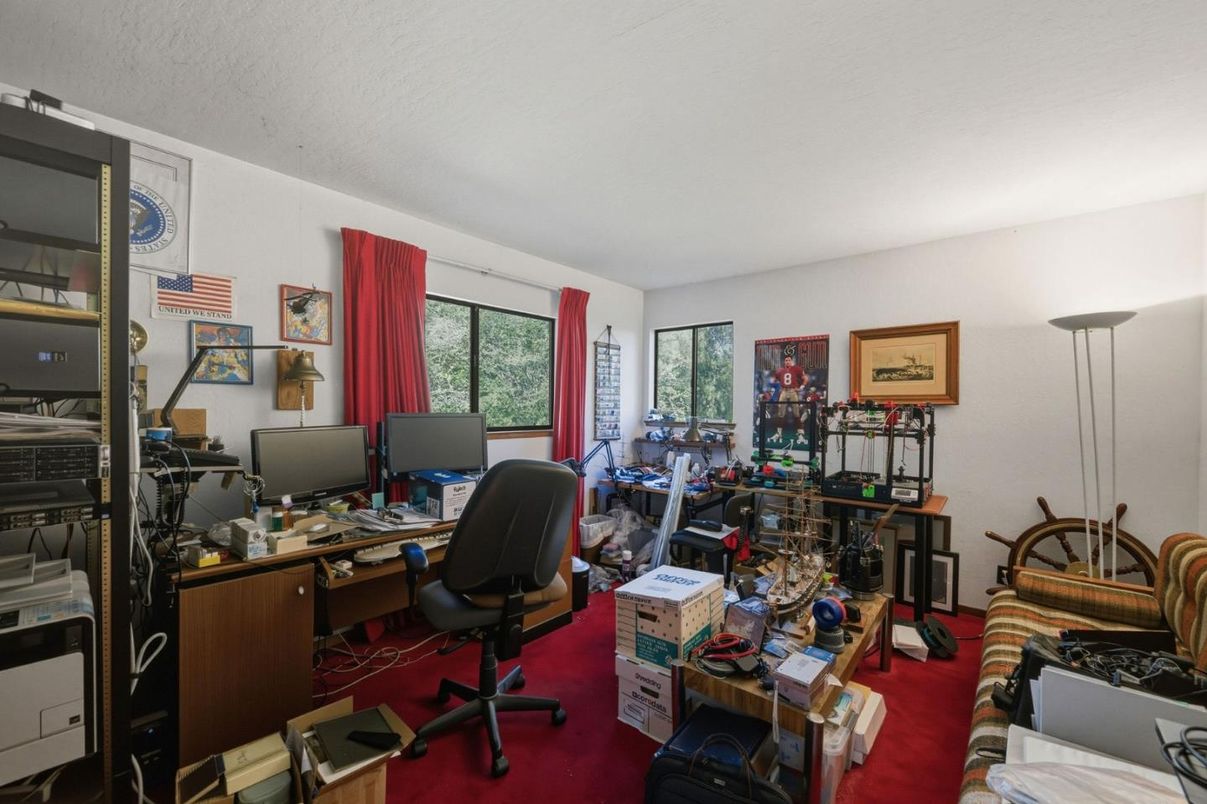 Home Office, Interior