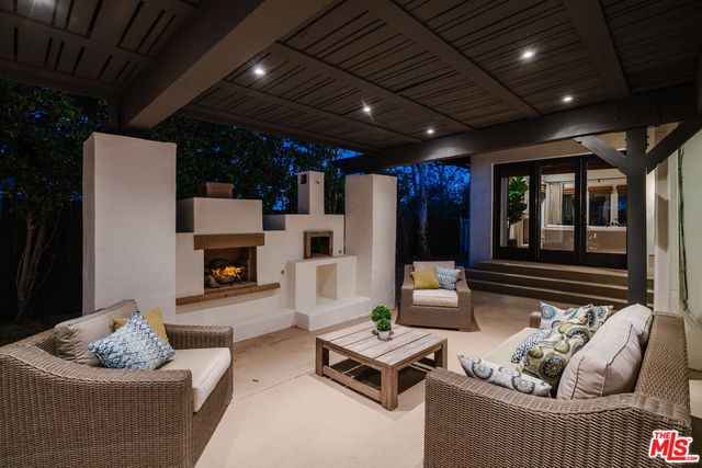 Exterior, Fireplace, Recessed Lighting