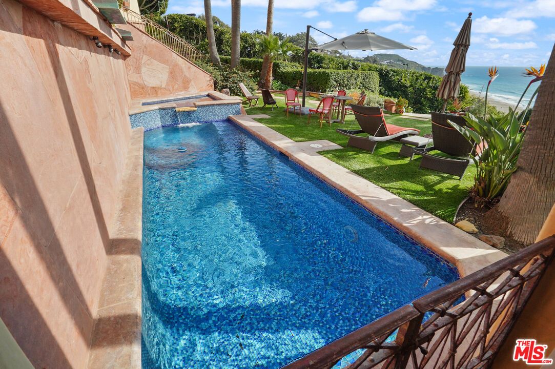 Exterior, Pool, Water