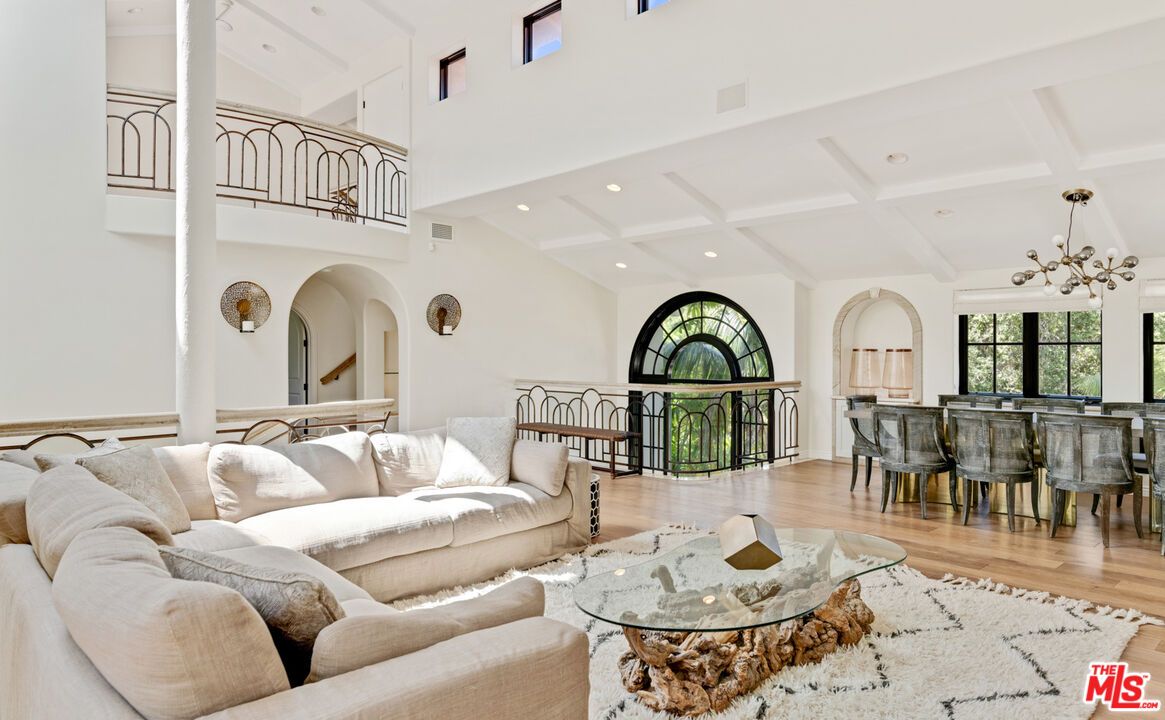 Dining room, Interior, Living room, Pendant Lights, Recessed Lighting, Wood Texture Flooring