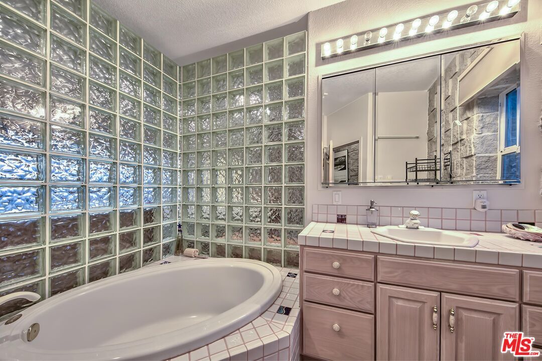 Bathroom, Interior, Tile Countertops