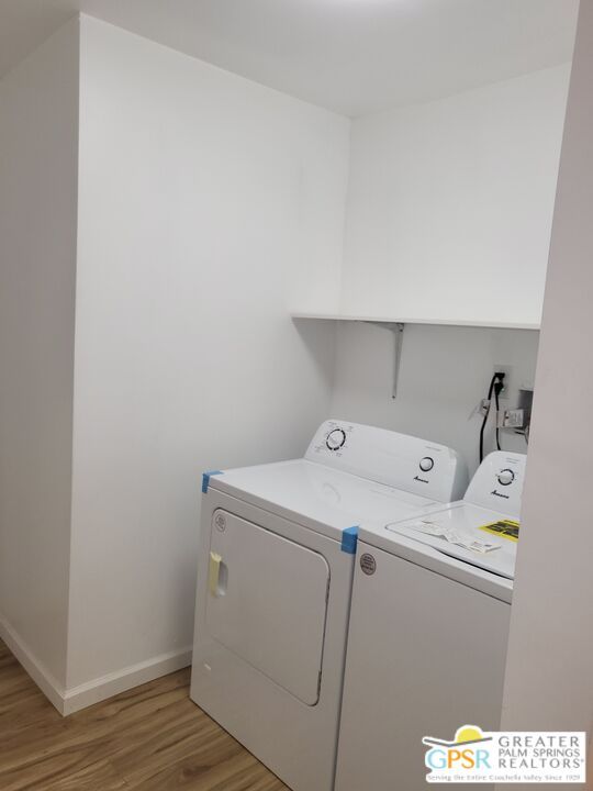 Interior, Washer, Wood Texture Flooring