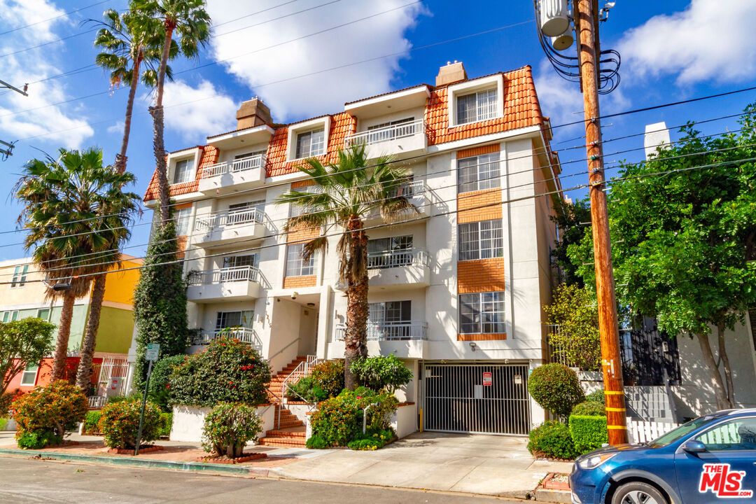 Exterior, Facade, Condo Building