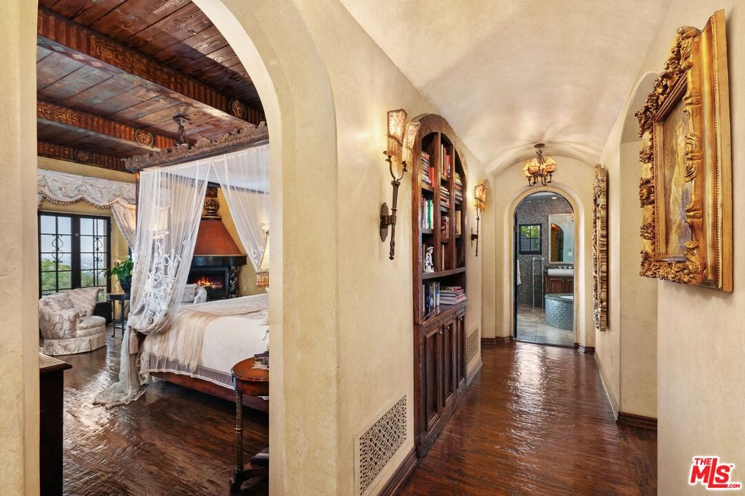 Bedroom, Interior, Wooden Beams, Wooden Ceilings, Wood Texture Flooring