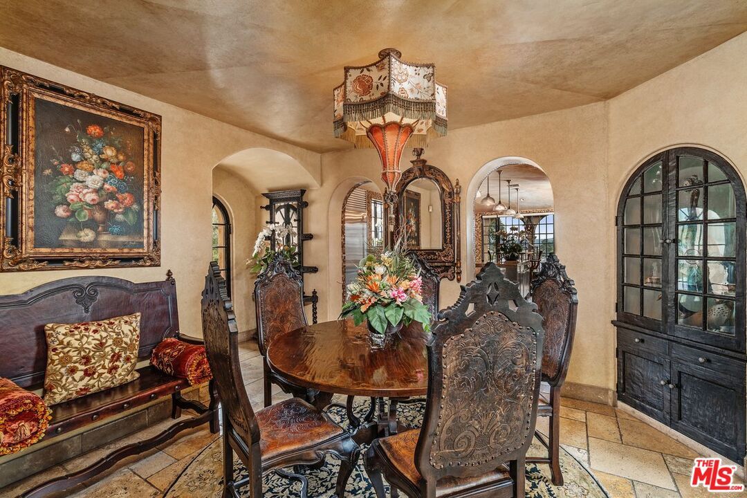 Chandelier, Dining room, Interior