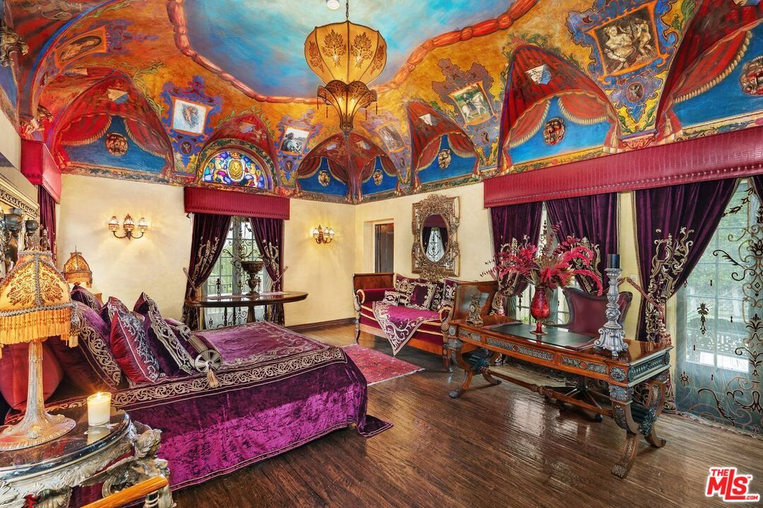 Chandelier, Interior, Wood Texture Flooring