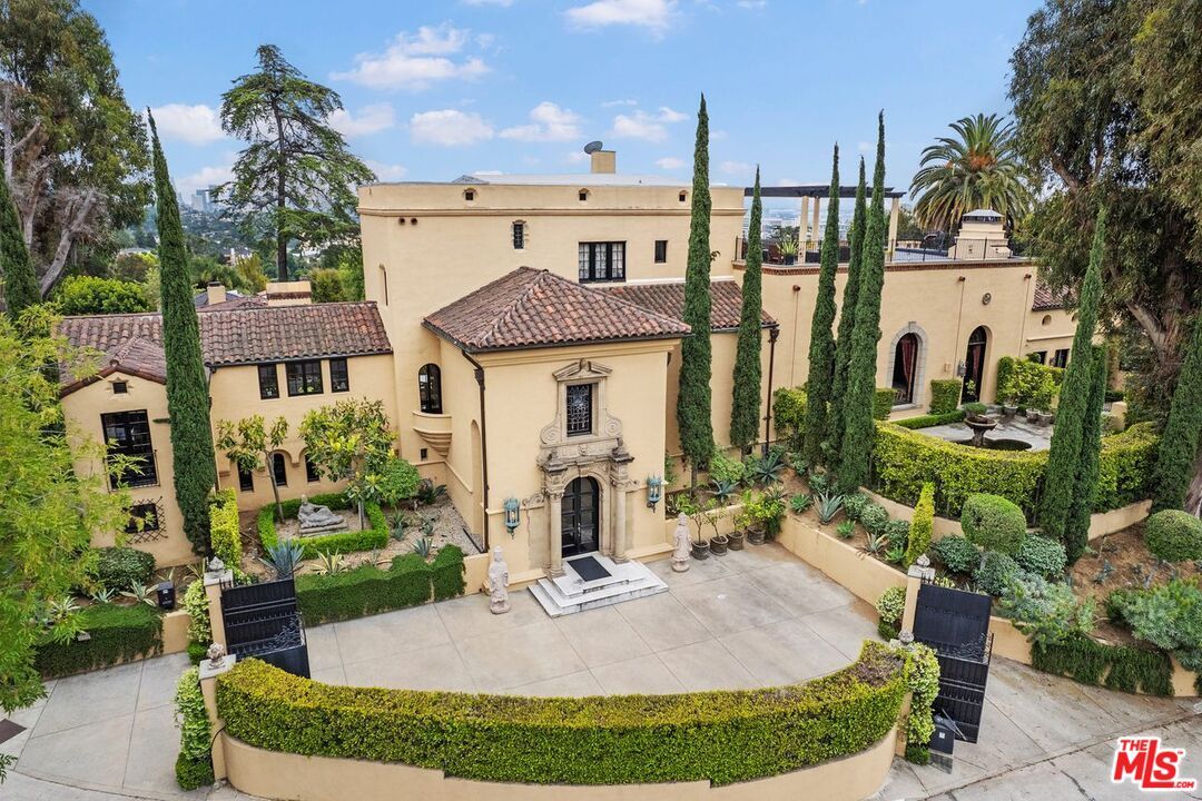 Backyard, Exterior, Facade, Mediterranean