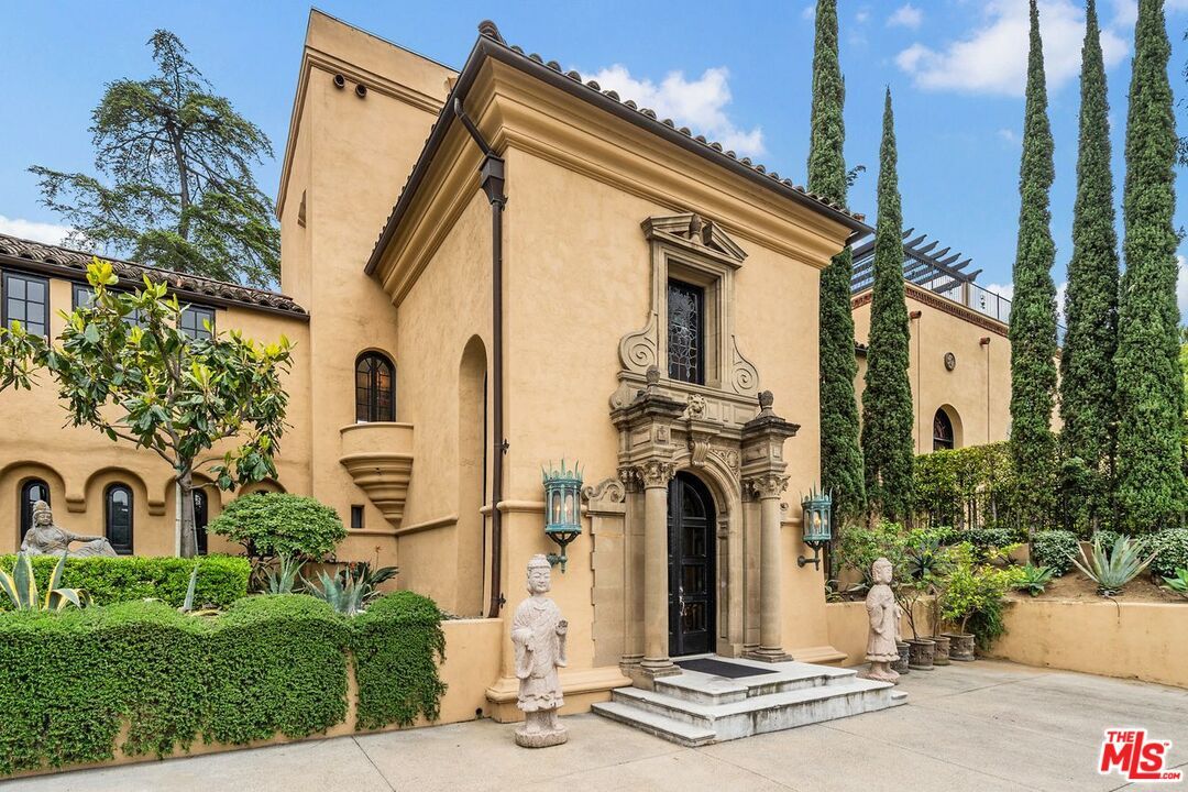 Exterior, Facade, Brownstone