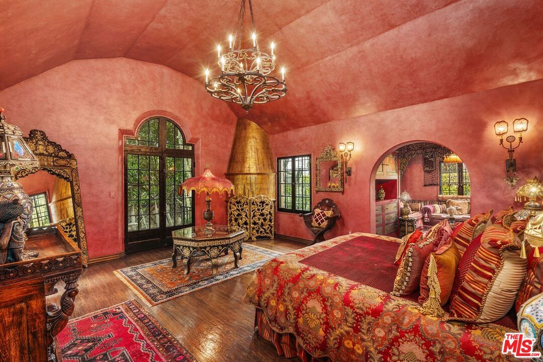 Chandelier, Interior, Wood Texture Flooring