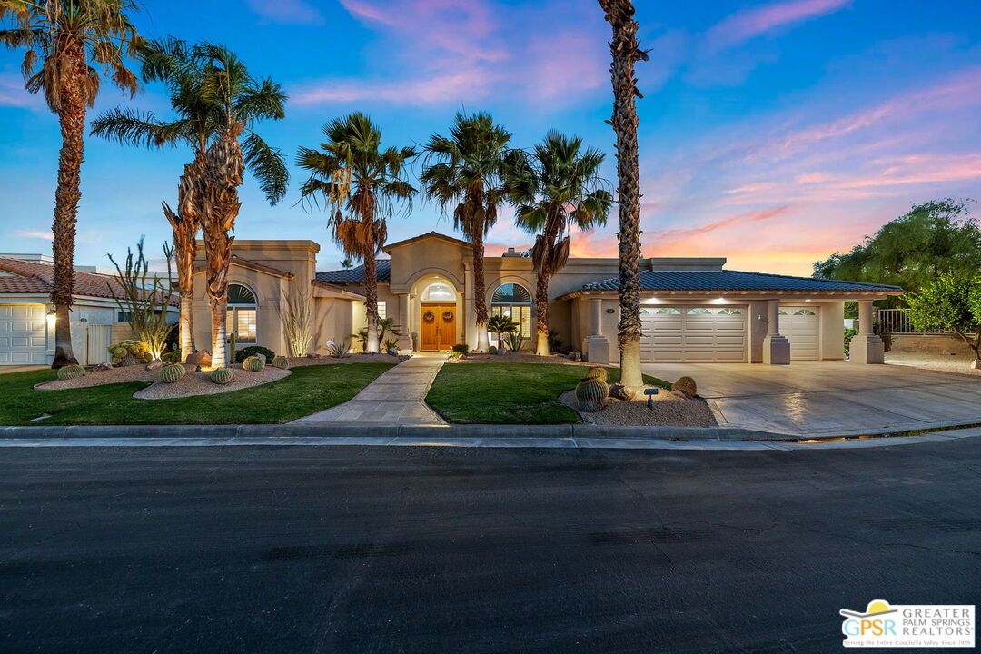 Attached, Exterior, Facade, Mediterranean