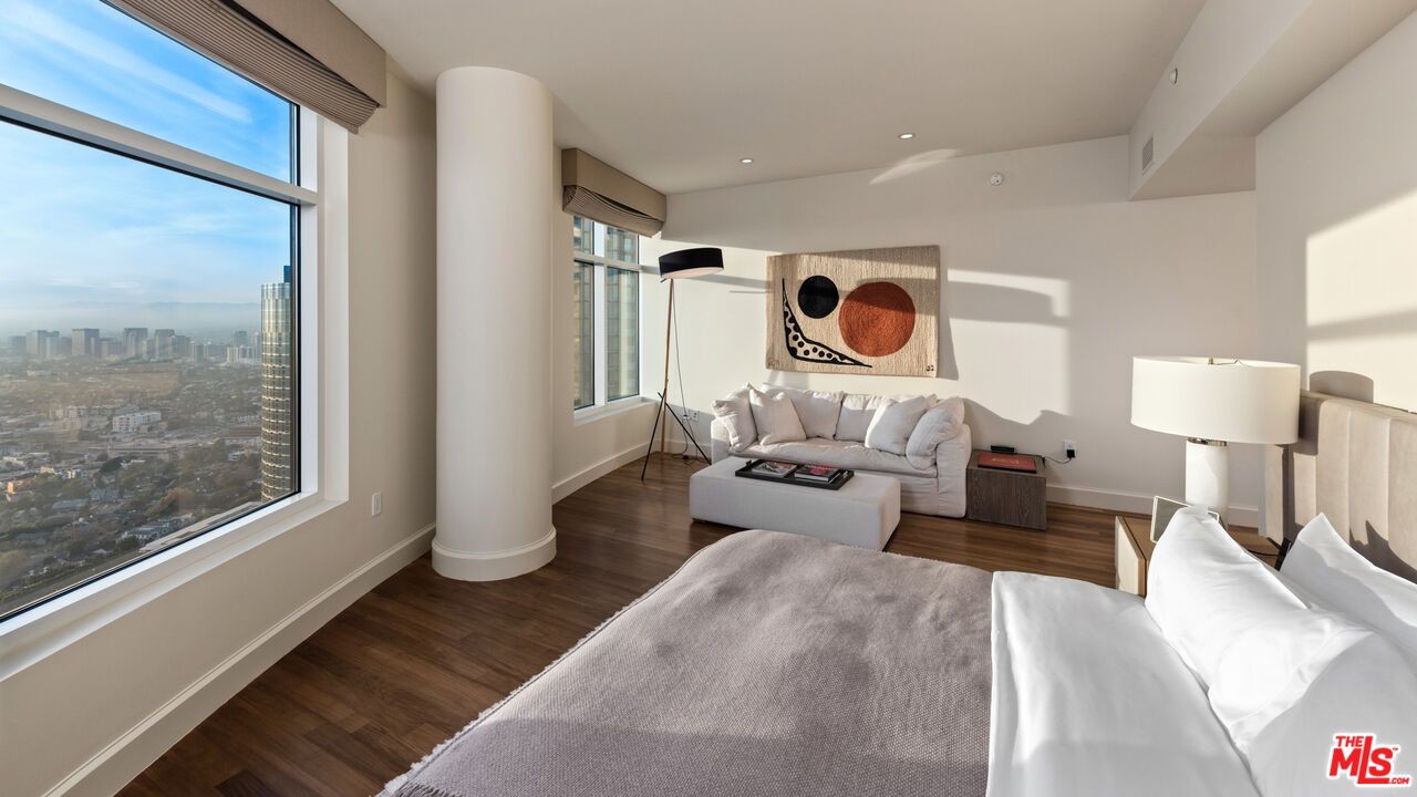 Bedroom, Interior, Living room, Recessed Lighting, Wood Texture Flooring