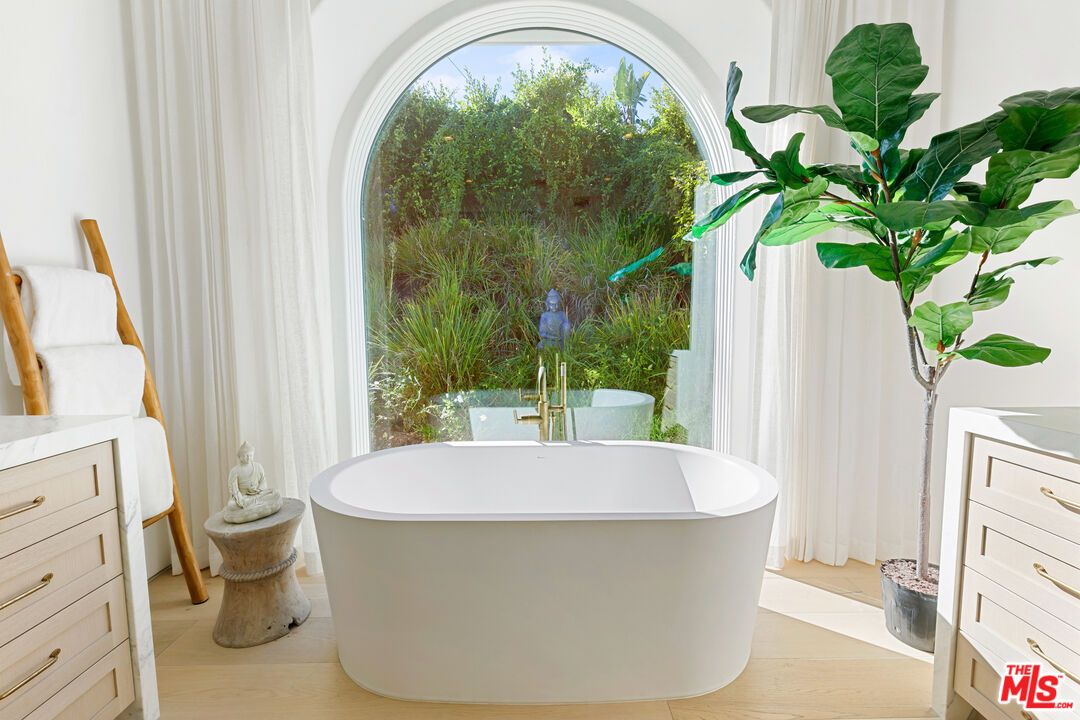 Bathroom, Free Standing Baths, Interior