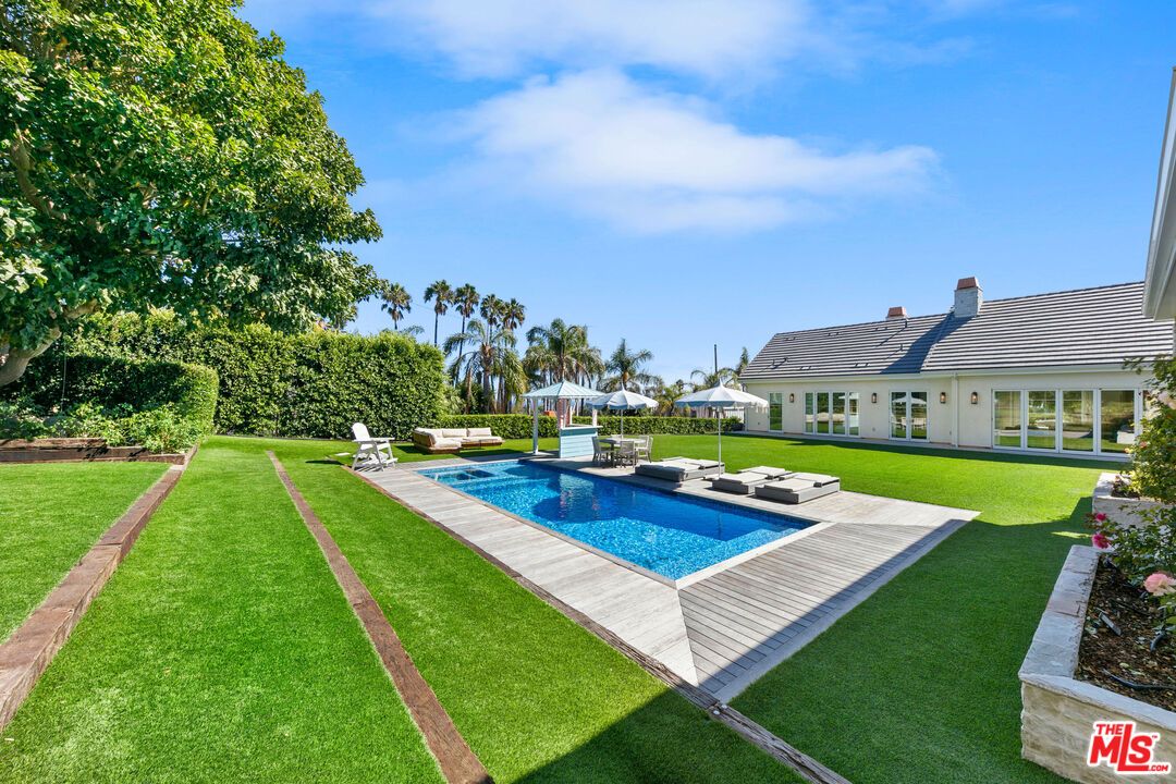 Backyard, Exterior, Pool