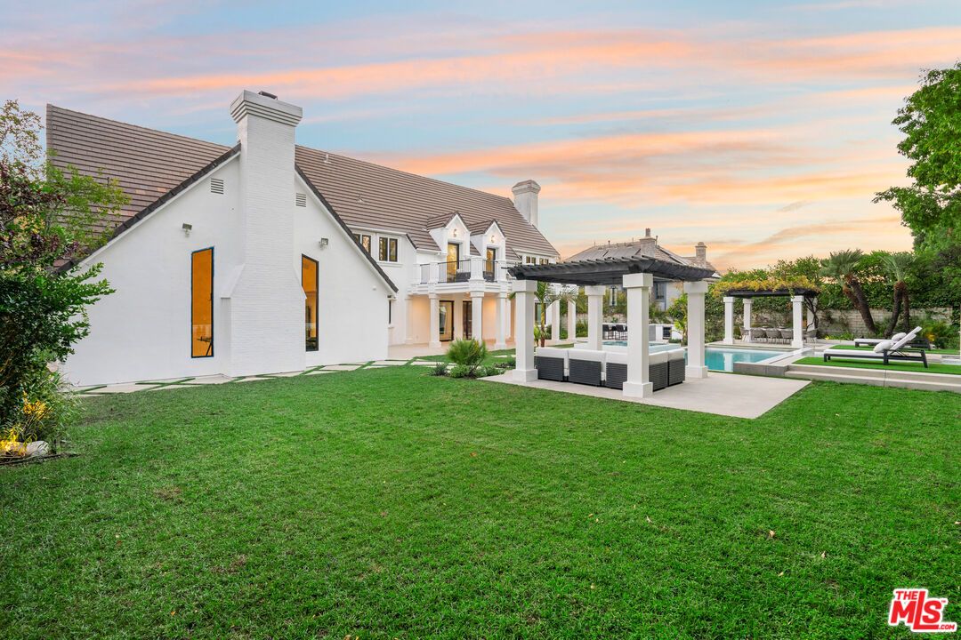 Backyard, Exterior, Pool