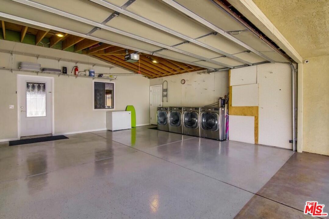 Garage, Interior, Washer