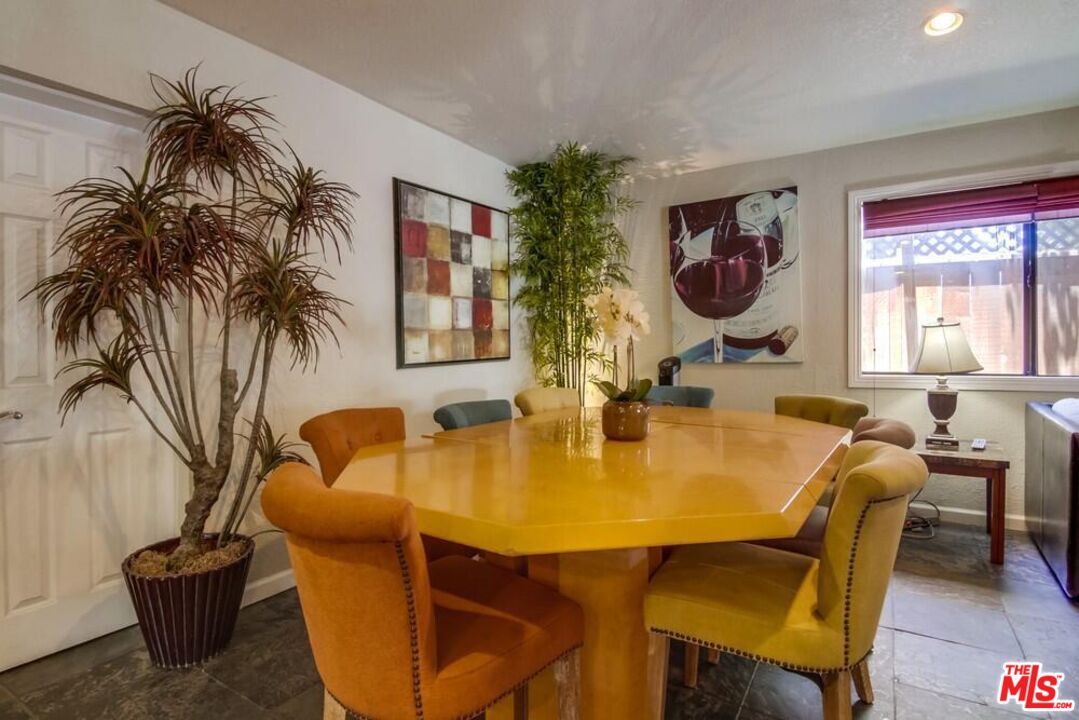 Dining room, Interior, Recessed Lighting