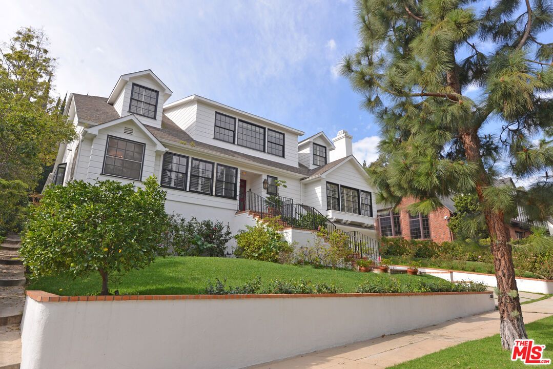 Exterior, Facade, Farmhouse