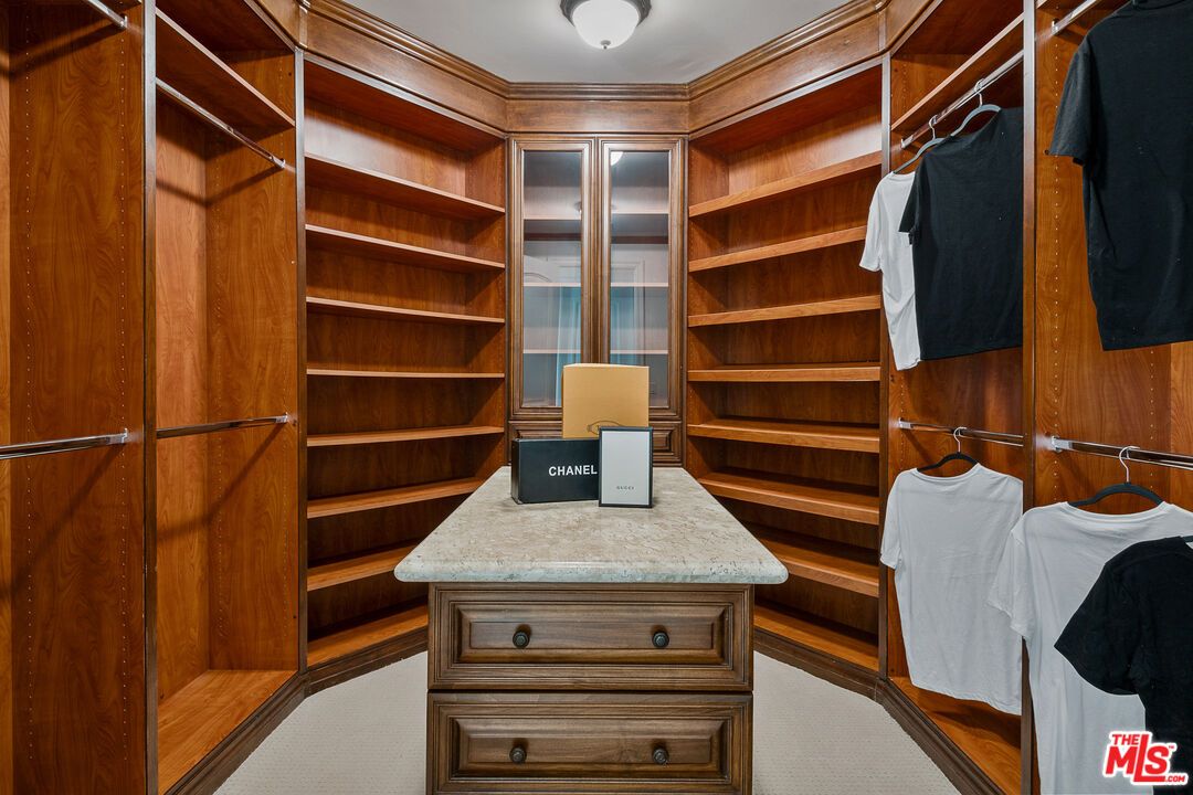 Interior, Walk-in Closets