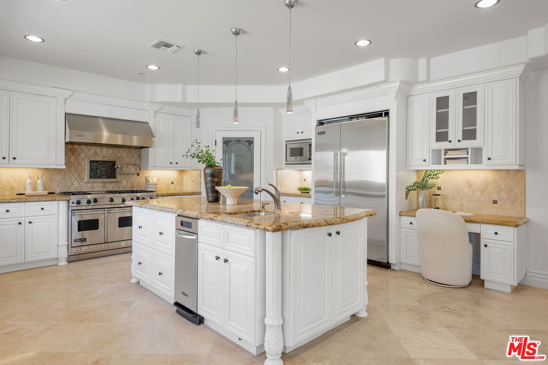 Interior, Kitchen, Pendant Lights, Recessed Lighting, Stainless Steel Appliances