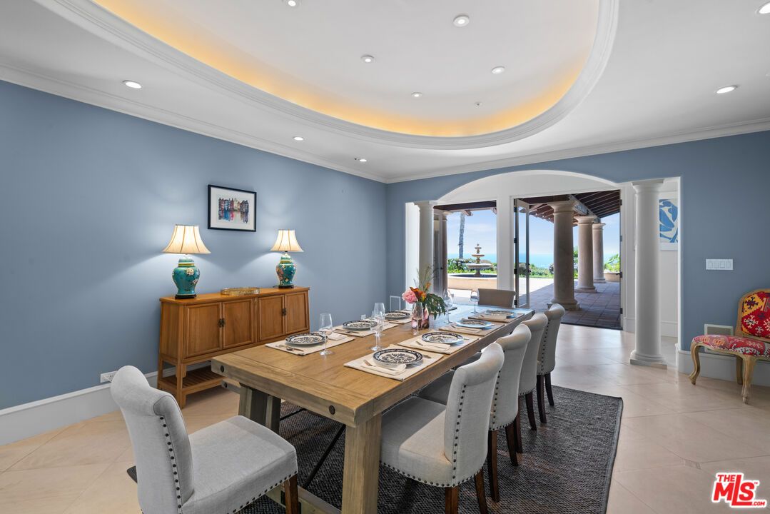 Dining room, Interior, Recessed Lighting