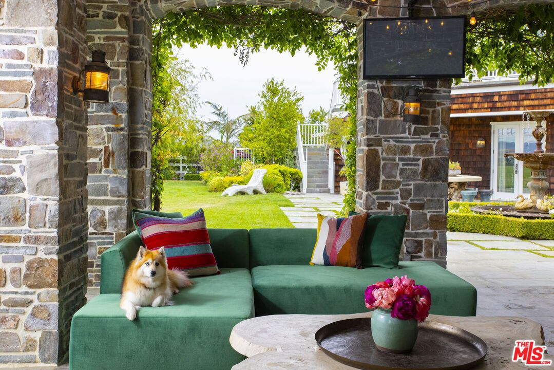 Exterior, Fireplace