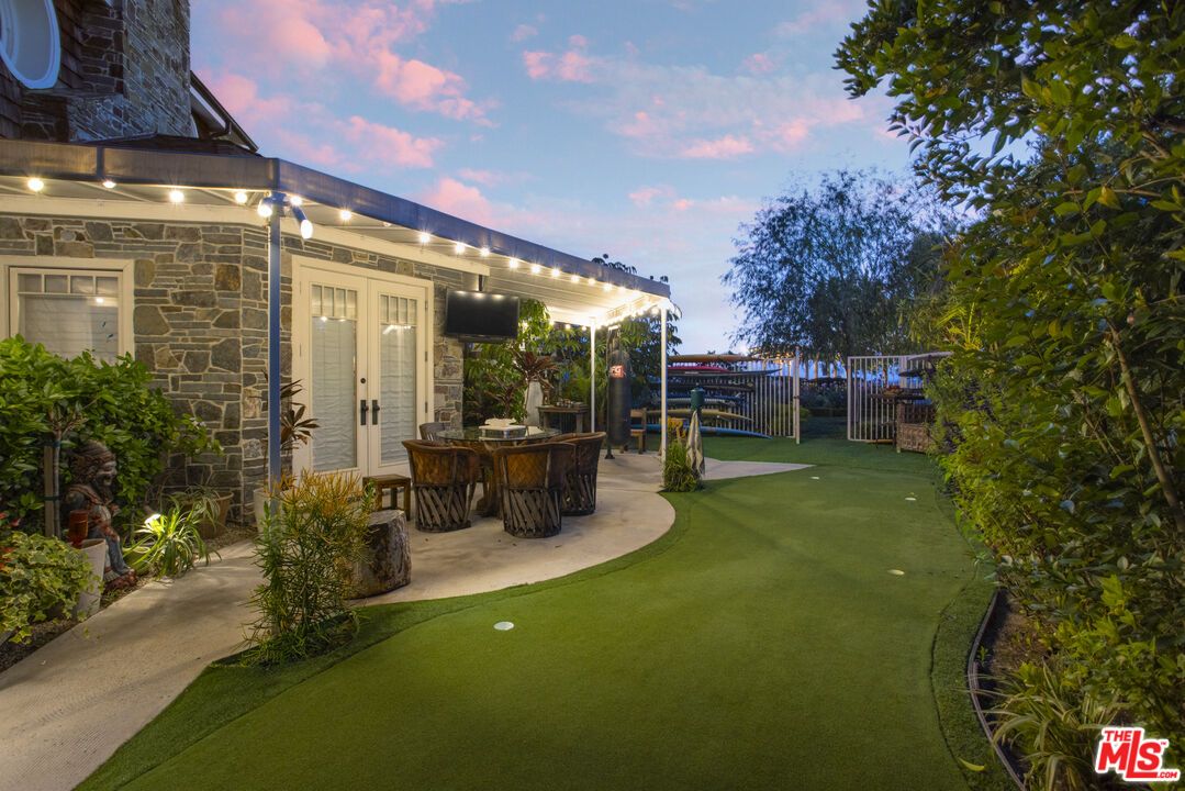 Backyard, Exterior
