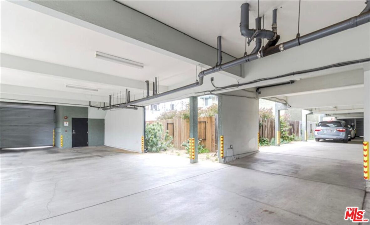 Garage, Interior
