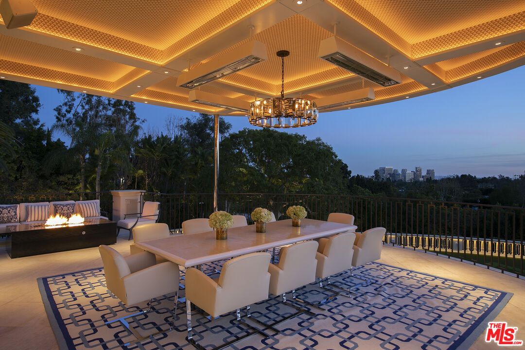 Dining room, Exterior