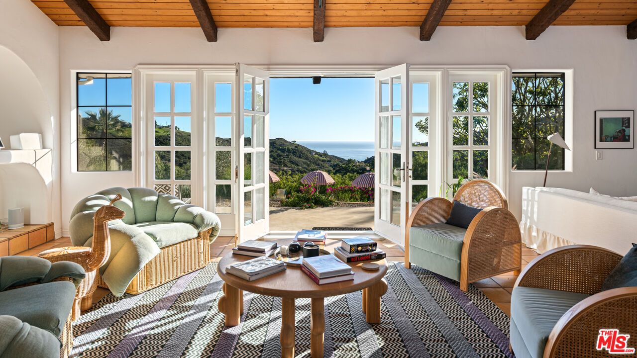 Interior, Living room, Water, Wooden Beams, Wooden Ceilings