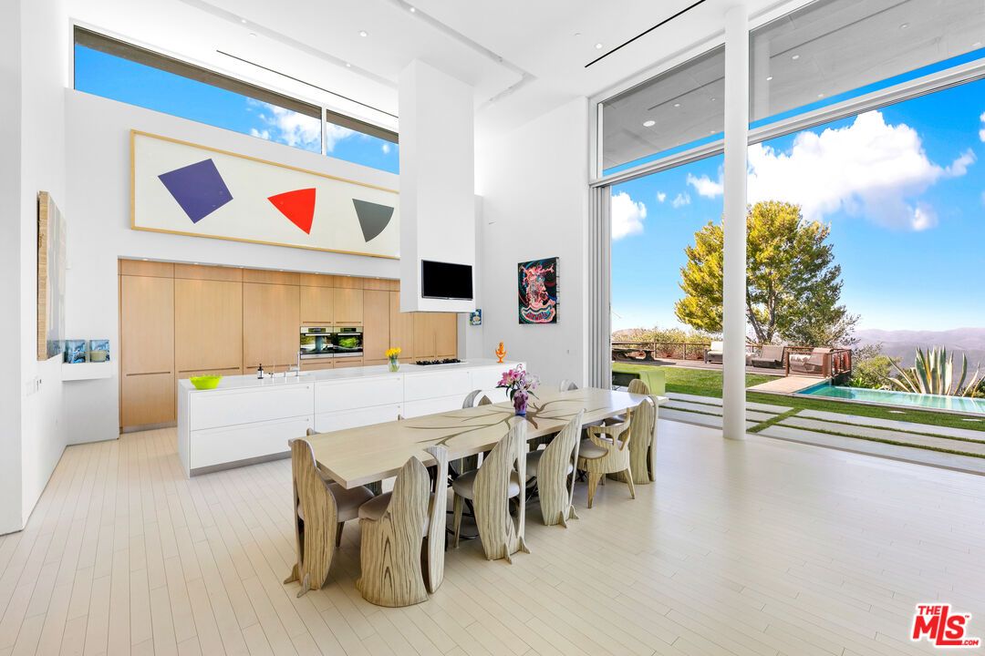 Dining room, Interior, Kitchen, Recessed Lighting, Wood Texture Flooring