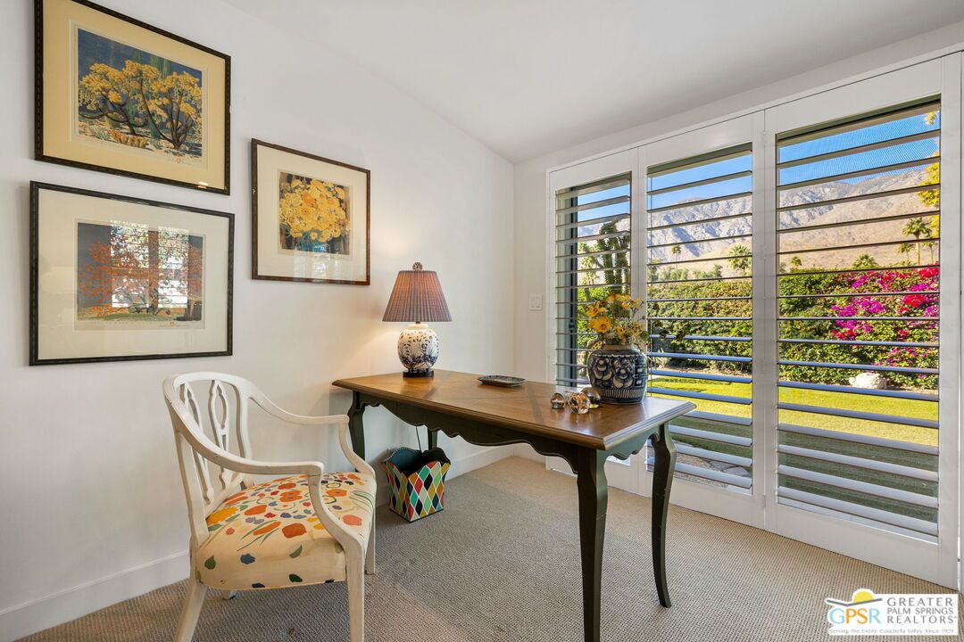 Home Office, Interior