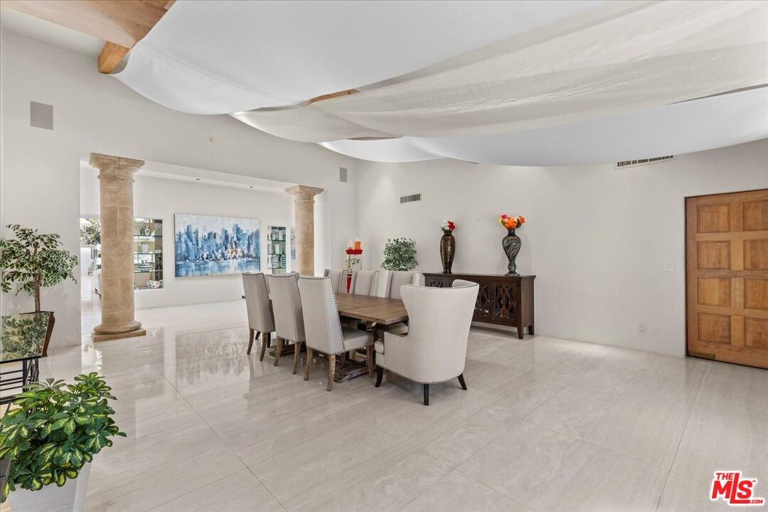 Dining room, Interior