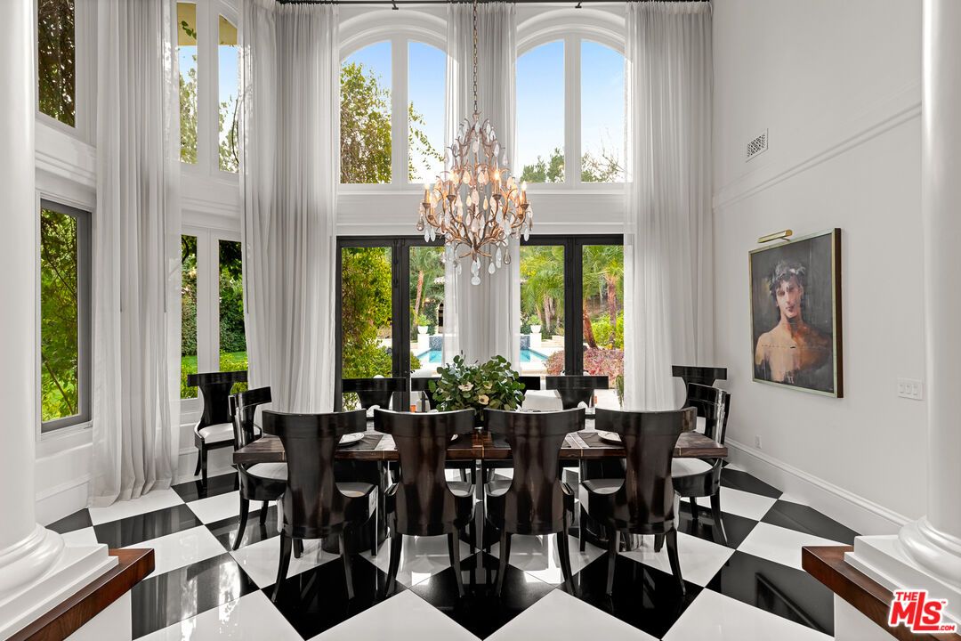 Chandelier, Dining room, Interior