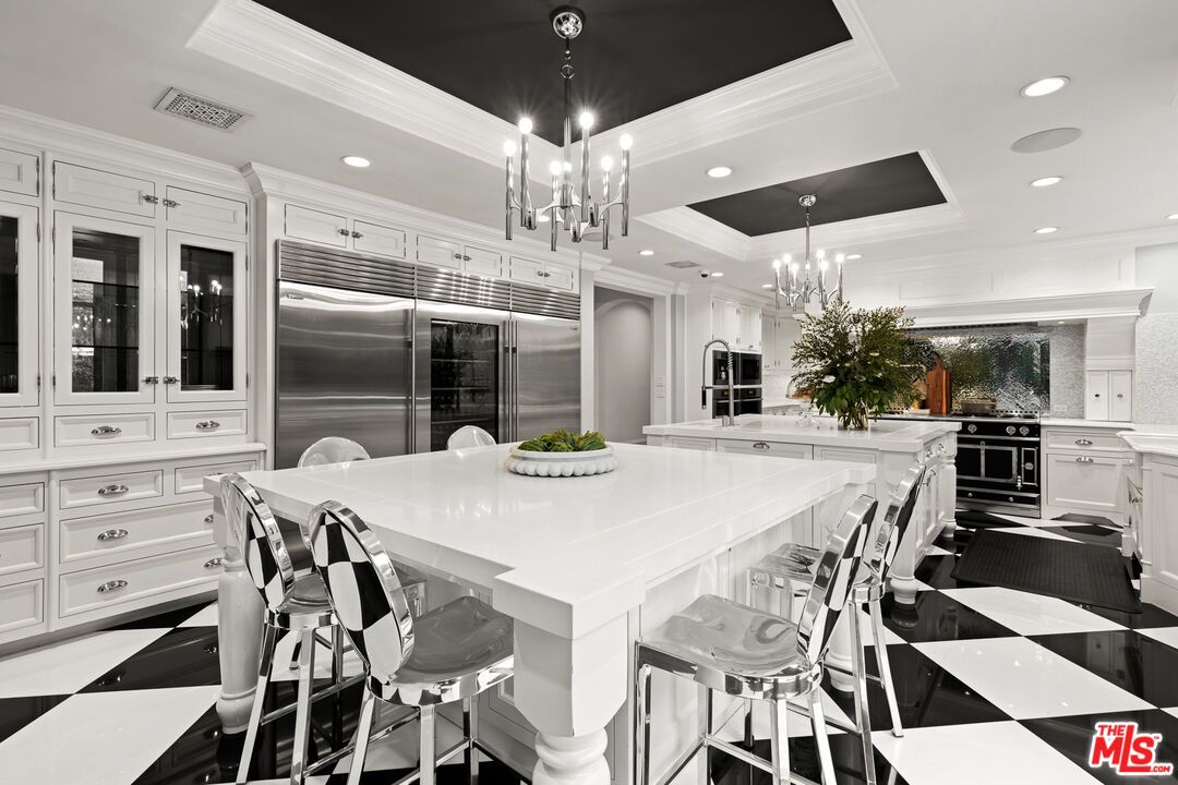 Chandelier, Dining room, Interior, Kitchen, Pendant Lights, Recessed Lighting, Stainless Steel Appliances