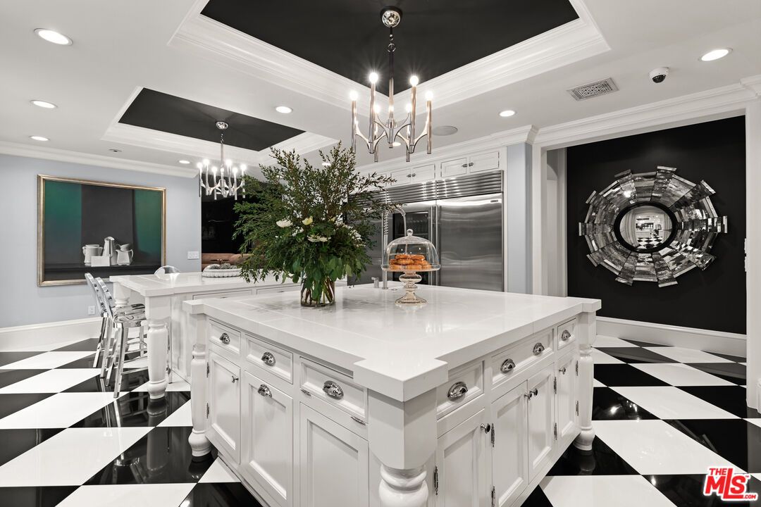 Chandelier, Dining room, Interior, Kitchen, Pendant Lights, Recessed Lighting, Stainless Steel Appliances