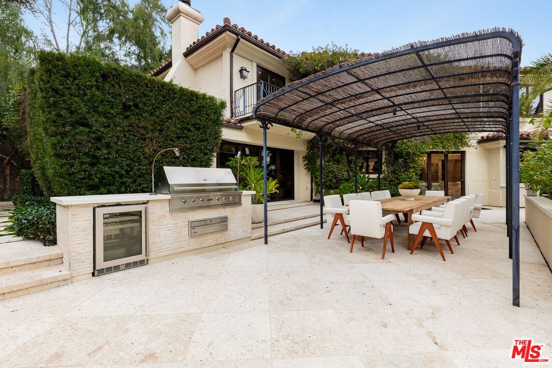 Exterior, Outdoor Kitchen