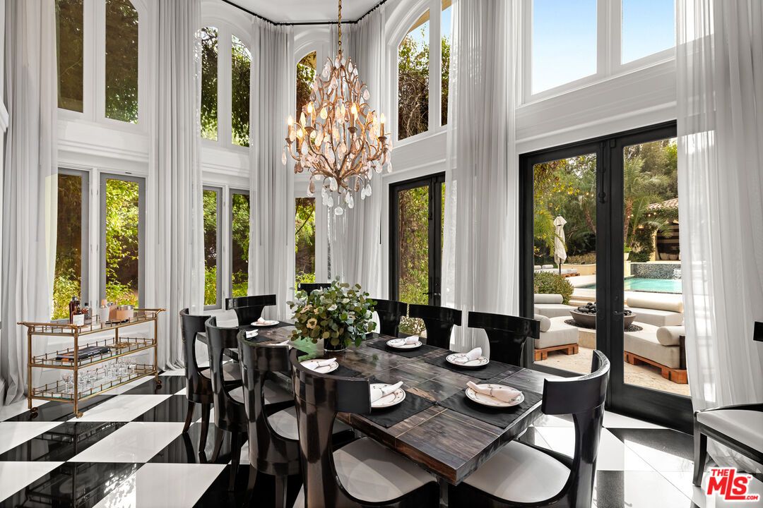 Chandelier, Dining room, Interior, Sun Room