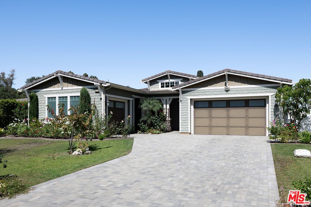 Attached, Exterior, Facade, Ranch