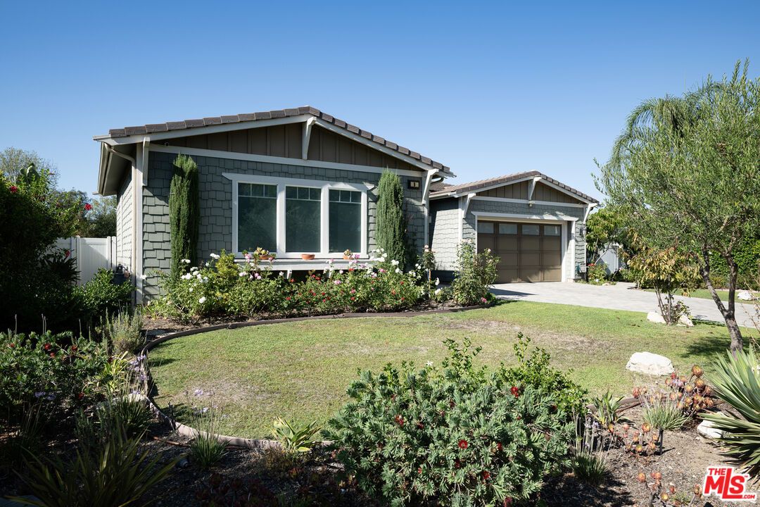 Attached, Backyard, Exterior, Facade, American Craftsman