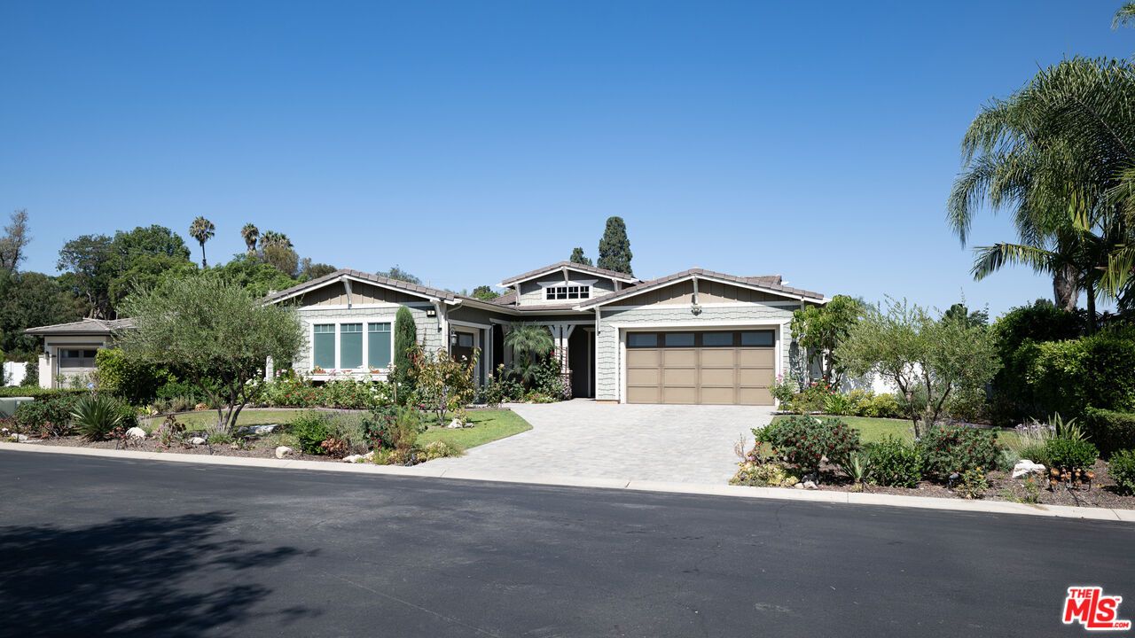 Attached, Exterior, Facade, Ranch