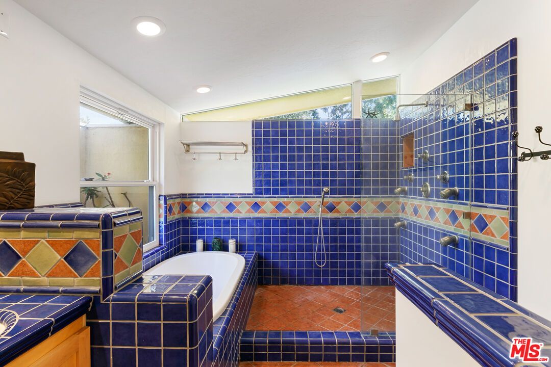 Bathroom, Interior, Recessed Lighting, Tile Countertops