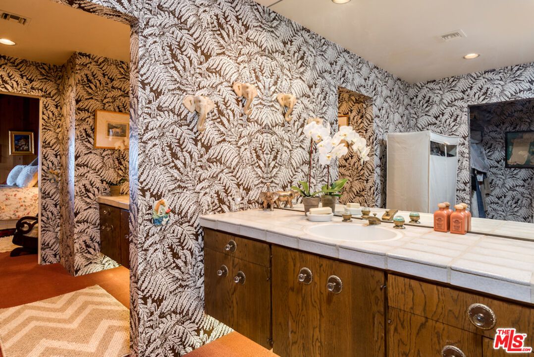 Bathroom, Interior, Recessed Lighting, Tile Countertops