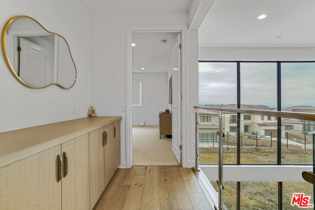 Interior, Recessed Lighting, Water, Wood Texture Flooring
